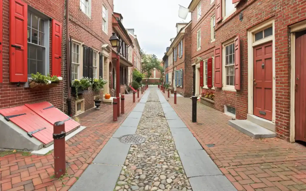 25+ Romantic Things to do in Philadelphia for Couples 24 Elfreths Alley