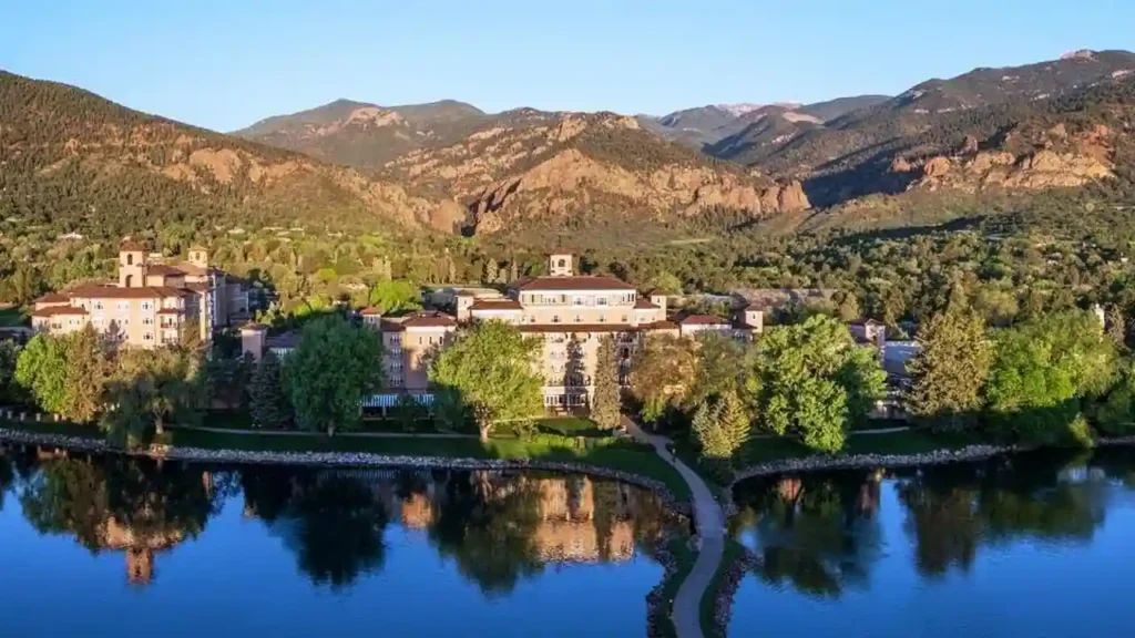10+ Fantastic USA Hotels with Kiddie Pools That Your Kids Will Love 12 The Broadmoor