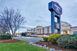 10+ Best Hotels In Hendersonville NC with Stunning Indoor Pools