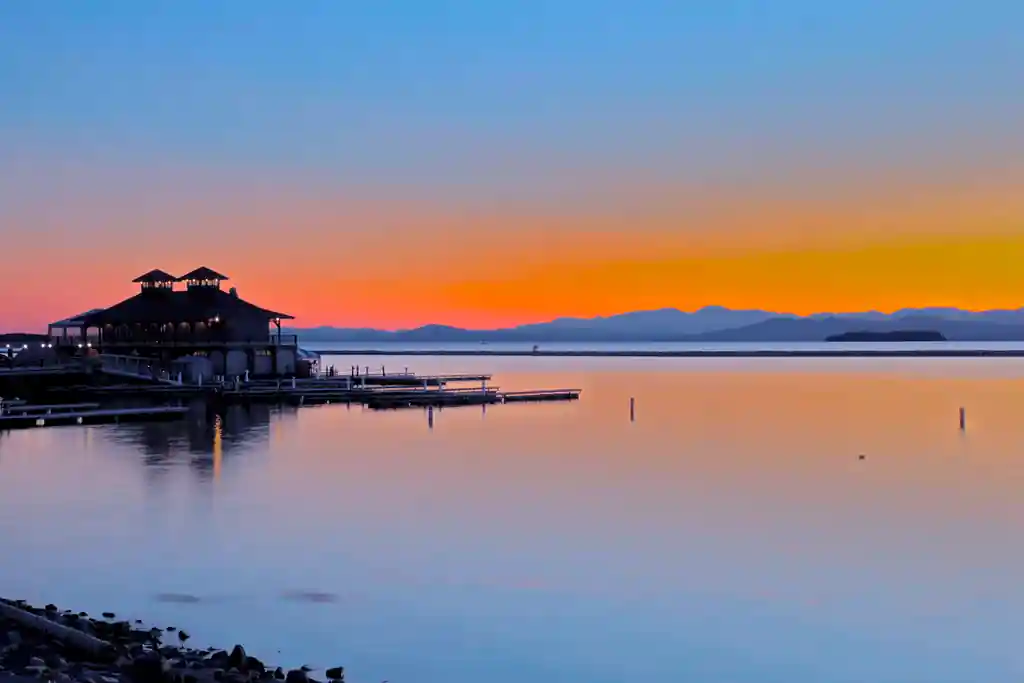 20 Most Beautiful Clear Lakes on the East Coast in 2025 11 Lake Champlain Vermont New York