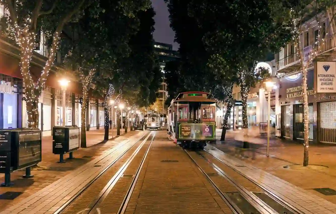 15 Romantic Things to Do in San Francisco at Night for Couples 4 Ride the Cable Car at night in fransicso