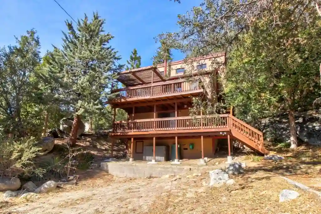 15 Best Weekend Getaways in Southern California For Couples 14 Romantic Mountain Escape in Idyllwild