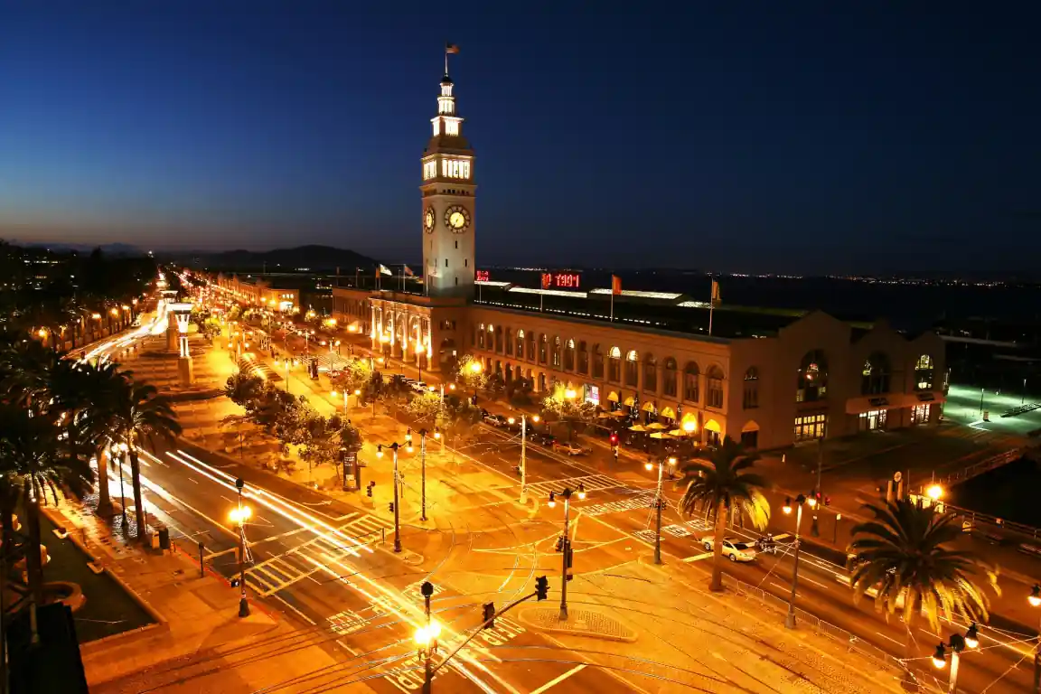 15 Romantic Things to Do in San Francisco at Night for Couples 6 Walk Along the Embarcadero at Night