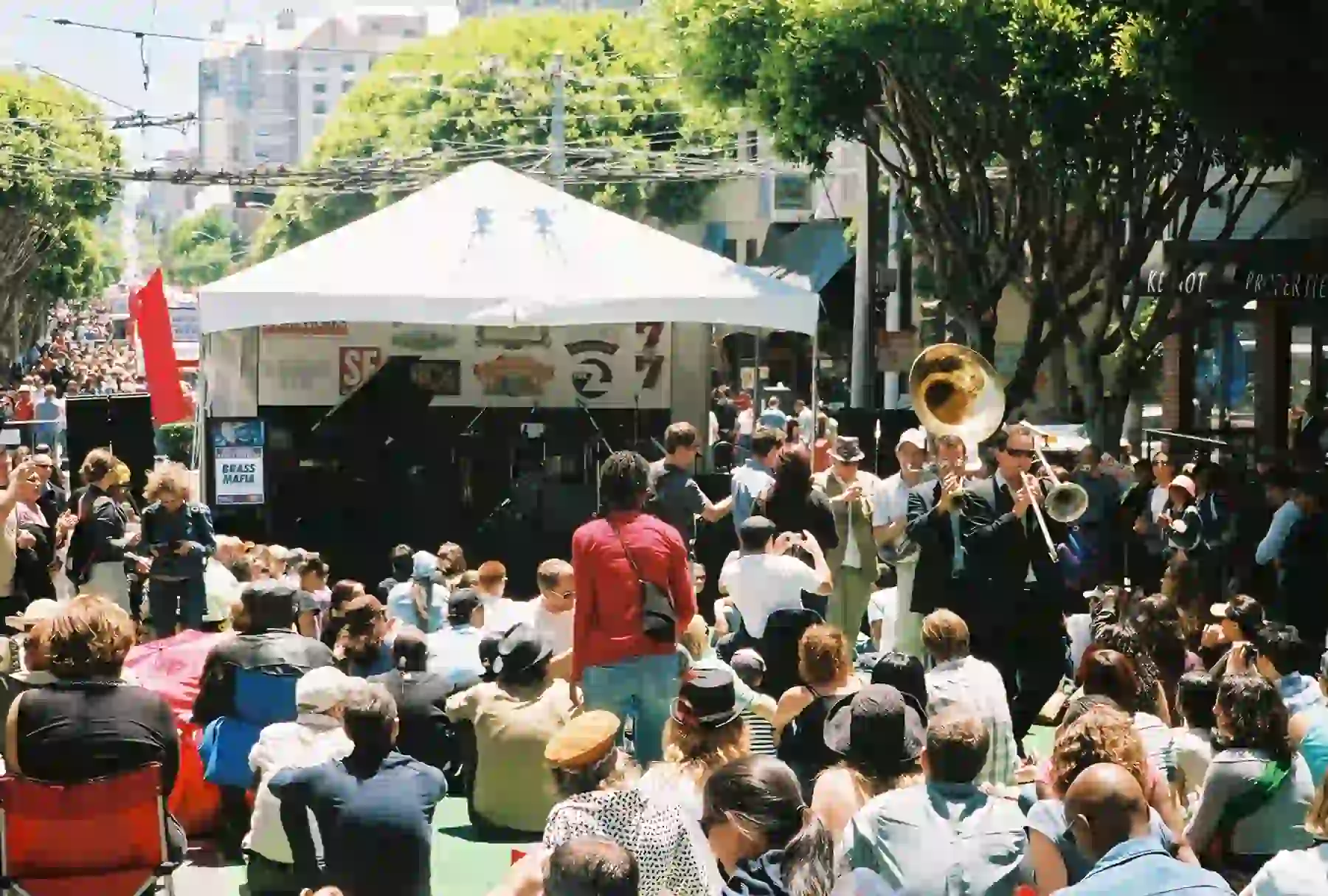 15 Romantic Things to Do in San Francisco at Night for Couples 7 Wine Jazz in the Fillmore District