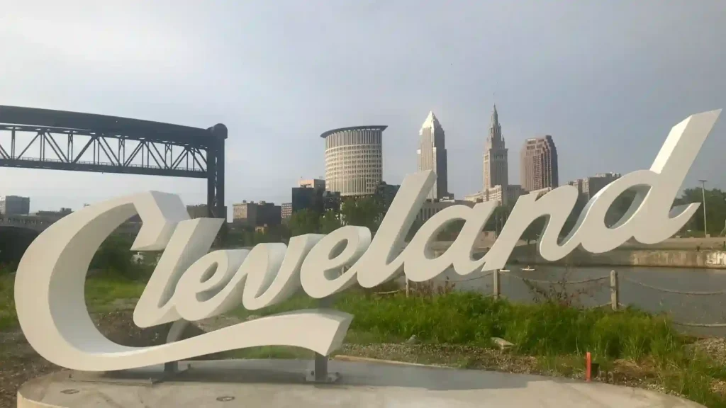 Top 30 Romantic Things to Do in Cleveland for Couples 19 Cleveland Sign Photo Trail