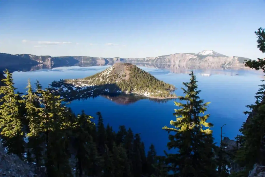 11 Clearest Lakes in the Western USA for Crystal Views 3 Crater Lake Oregon – A Blue That Redefines Blue