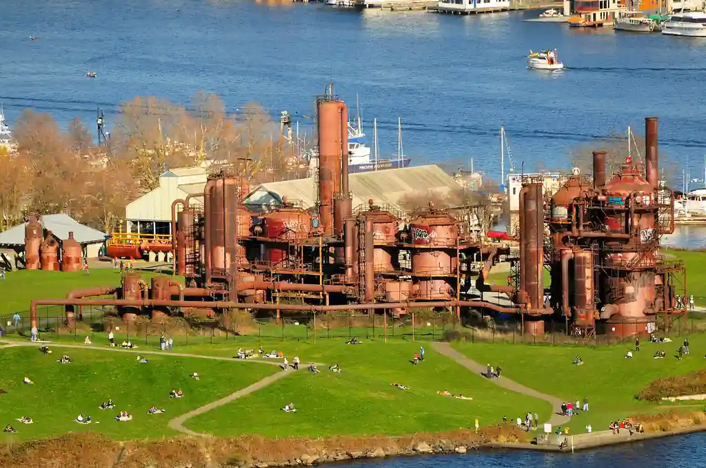 10 Unique Seattle Date Ideas on a Budget for 2025 8 Gas Works Park Fremont District Quirks