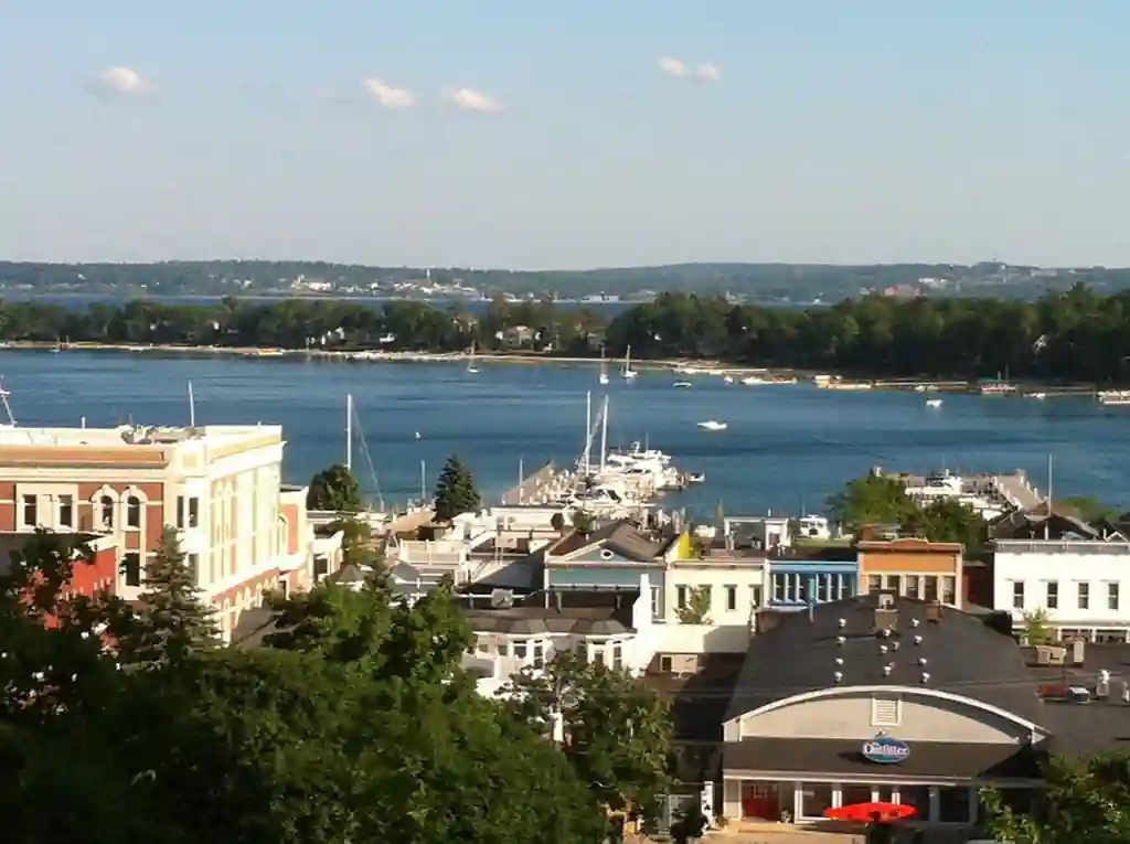Discover 30 Charming Romantic Lake Michigan Towns 14 Harbor Springs Michigan