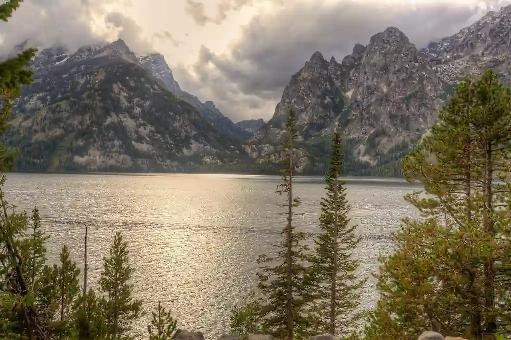 11 Clearest Lakes in the Western USA for Crystal Views 7 Jenny Lake Wyoming – Glacial Reflections in the Tetons