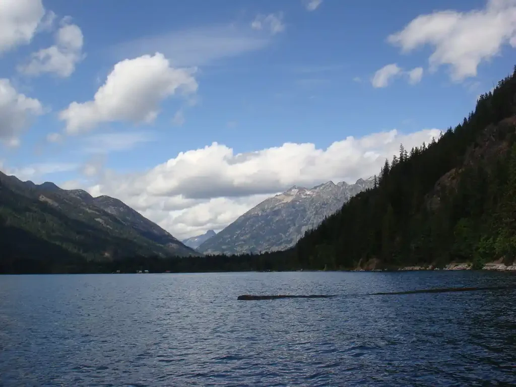 11 Clearest Lakes in the Western USA for Crystal Views 6 Lake Chelan Washington – 50 Miles of Clear Blue Adventure