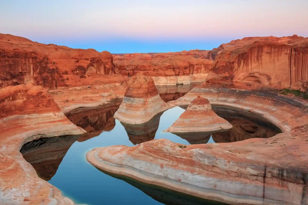 11 Clearest Lakes in the Western USA for Crystal Views 9 Lake Powell ArizonaUtah – Desert Waters with Red Rock Drama
