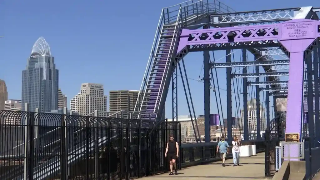 Top 20 Best & Dreamy Spots in Cincinnati for Couples 16 Purple People Bridge – The Walk That Connects Two Hearts