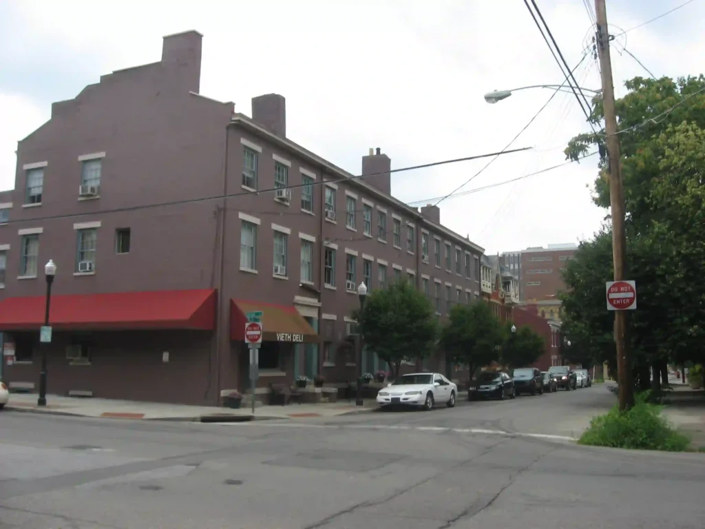 Top 20 Best & Dreamy Spots in Cincinnati for Couples 18 Riverside Drive Historic District – A Walk Through Time