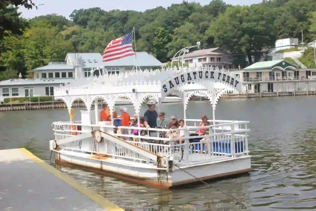 Discover 30 Charming Romantic Lake Michigan Towns 3 Saugatuck Michigan