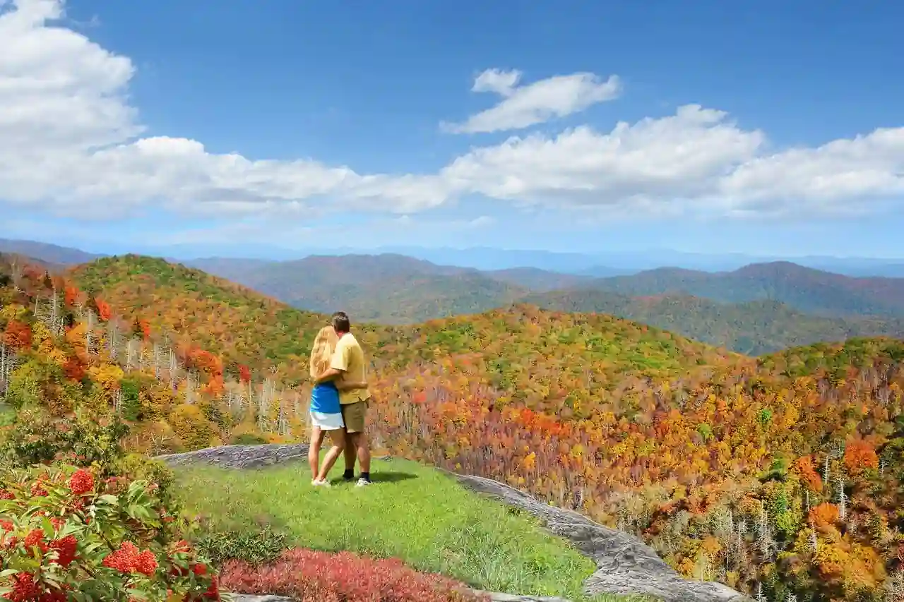 20 Romantic & Charming Asheville in Fall for Couples Spots (2025 Guide) 3 20 Charming Asheville in Fall for Couples Spots
