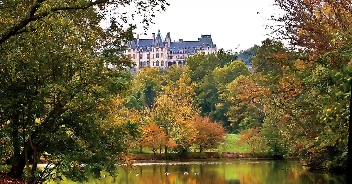 20 Romantic & Charming Asheville in Fall for Couples Spots (2025 Guide) 6 Biltmore Estate in Fall