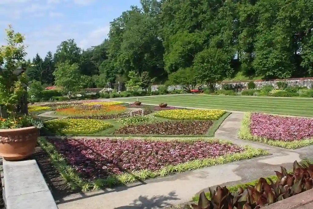 20 Romantic & Charming Asheville in Fall for Couples Spots (2025 Guide) 15 Botanical Gardens at Asheville