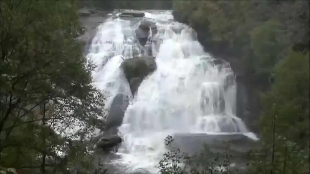 20 Romantic & Charming Asheville in Fall for Couples Spots (2025 Guide) 13 Dupont State Forest Waterfalls