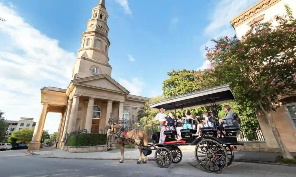 Savannah vs Charleston for a Romantic Weekend: 2025 Guide 5 Explore the Historic District by Carriage or Bike