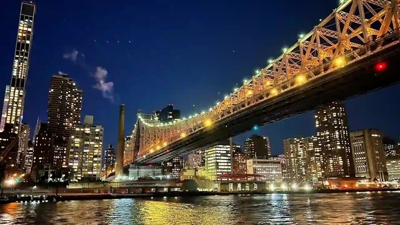 Ride the Roosevelt Island Tram at Night