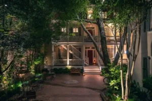 Savannah vs Charleston for a Romantic Weekend 2025 Guide