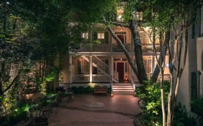 Savannah vs Charleston for a Romantic Weekend 2025 Guide