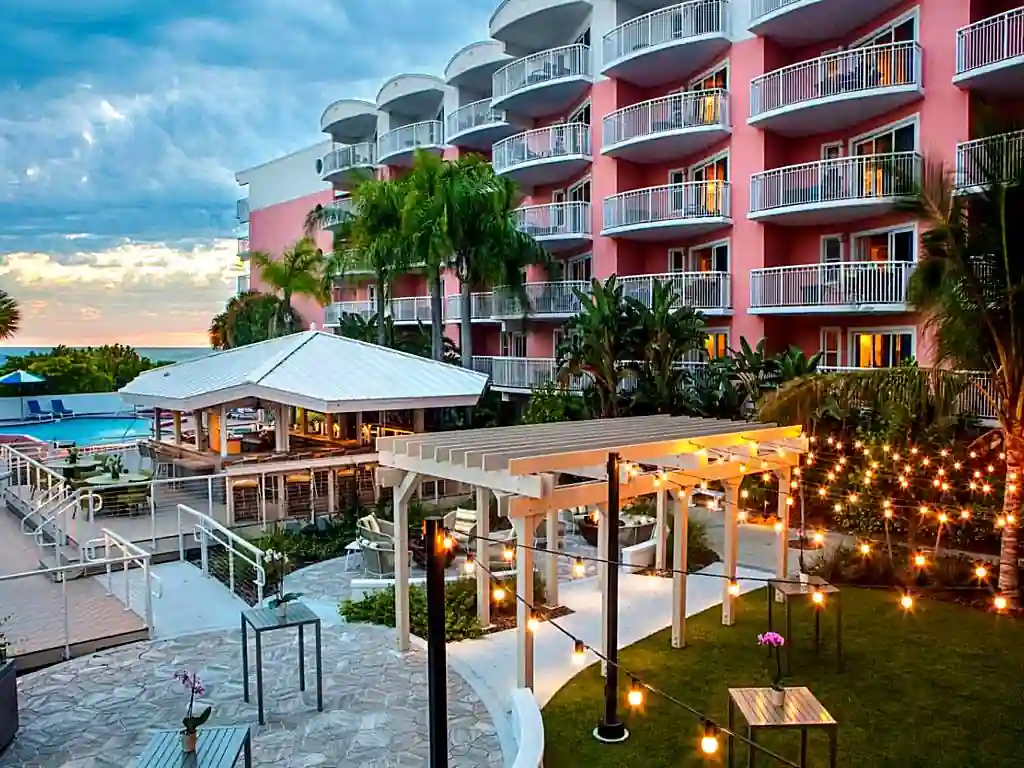 15 Dreamy Spots in Florida Gulf Coast Towns for Couples 11 St. Pete Beach Don CeSar Hotel