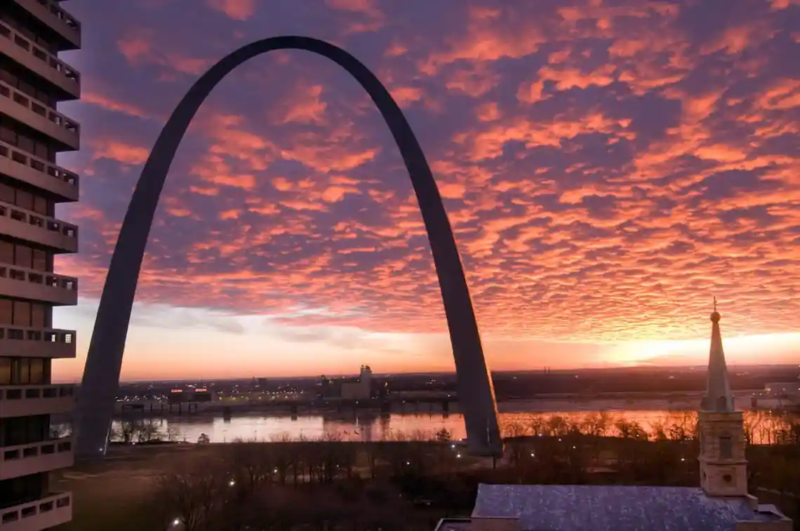 15 Best St Louis Date Ideas at Night You’ll Love 3 The Gateway Arch at Sunset