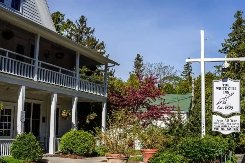 Door County vs Traverse City: Which Wins Your Heart? 6 The White Gull Inn