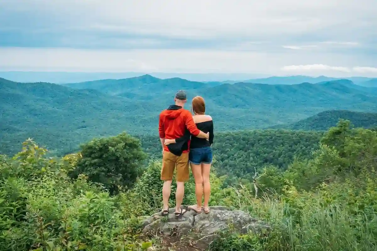20 Romantic & Charming Asheville in Fall for Couples Spots (2025 Guide) 2 Why Asheville in Fall for Couples Feels Magical