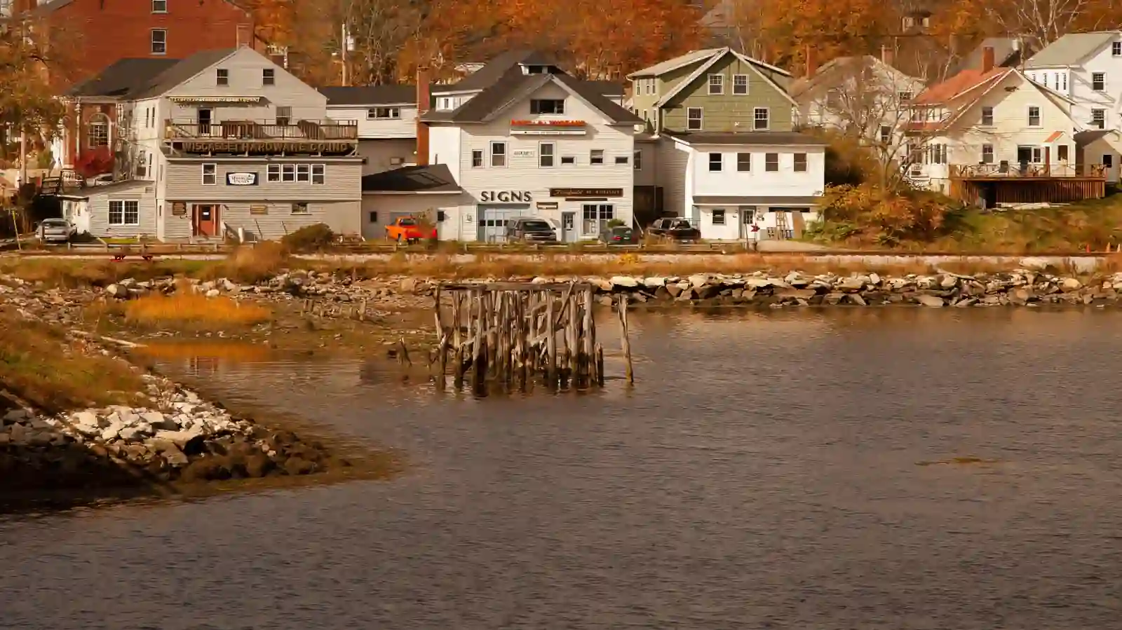 How to Choose the Right Coastal Town in Maine for Your Romantic Getaway