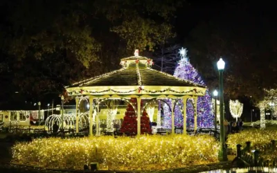 20 Best Northeast Christmas Towns for Couples to Visit