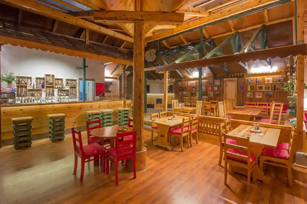 What City Is Good for Couples in US? Top 10 Picks 7 Explore Old Manalis Cafes as a Couple