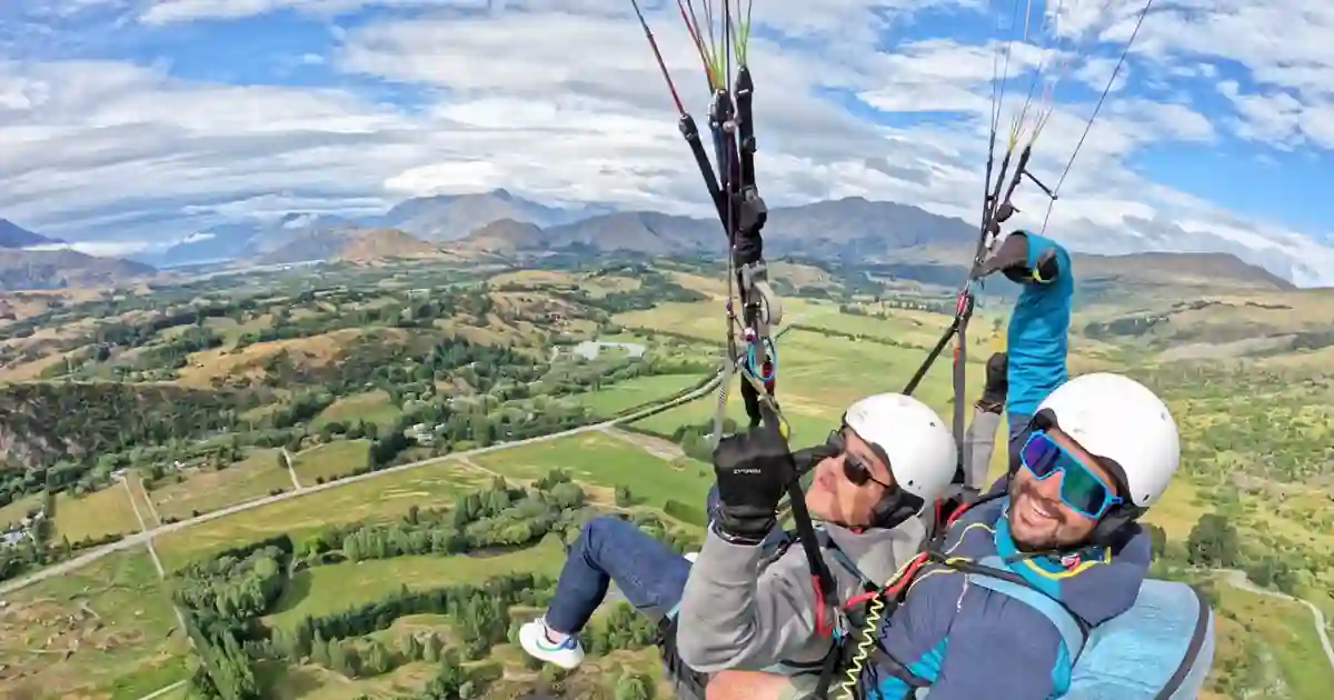 What City Is Good for Couples in US? Top 10 Picks 9 Go Paragliding for a Shared Adrenaline Rush