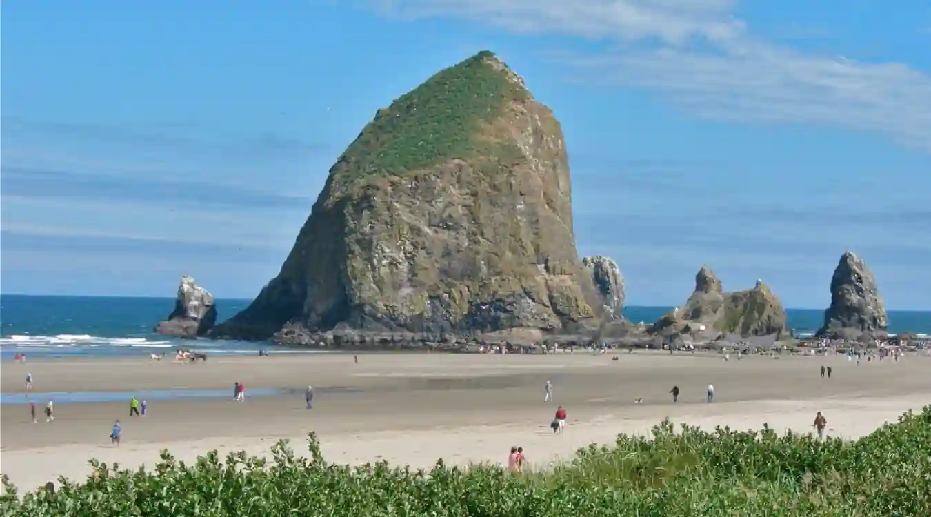 What Is a Romantic City in the US? 10 Hidden Gems for Couples (2026 Guide) 6 Cannon Beach Oregon