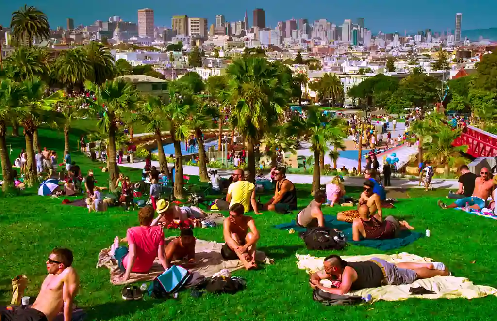10 Free & Cheap Things to Do in San Francisco for Adults(Budget-Friendly Guide 2026) 9 Relax at Dolores Park